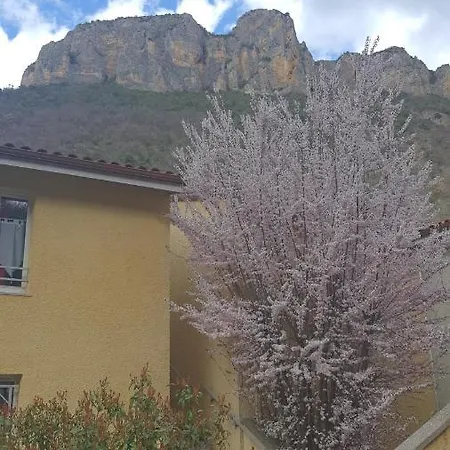 Apartment Joli T2 Dans Un Ecrin De Verdure N 2 *